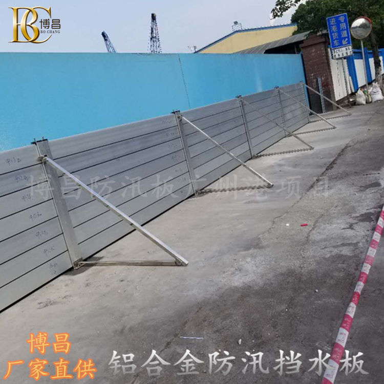 看似一塊板，卻有著堅強的抵御洪水的力量